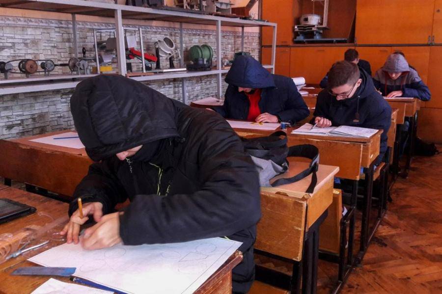Энергоэффективное обучение в Латвии: студенты будут сидеть в пальто и шарфах