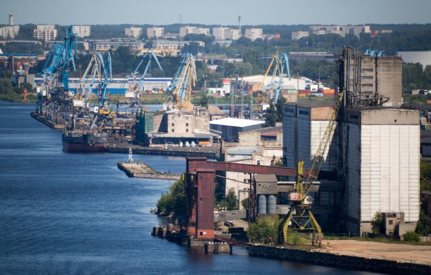 Перевалка грузов в Рижском порту за два месяца сократилась на 13,2%