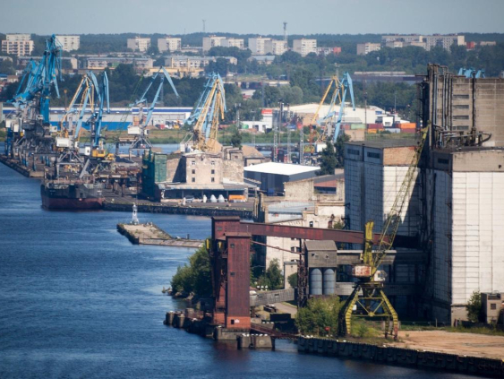Перевалка грузов в Рижском порту за два месяца сократилась на 13,2%