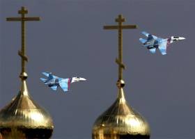 Истребители СУ-27. Пока это только демонстрационный полет на авиасалоне МАКС.
