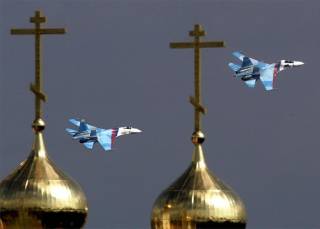 Истребители СУ-27. Пока это только демонстрационный полет на авиасалоне МАКС.
