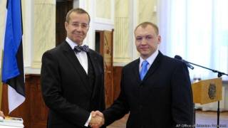 Президент Эстонии Тоомас Хендрик Ильвес и сотрудник спецслужбы Эстон Кохвер незадолго до ареста сотрудниками ФСБ России. 