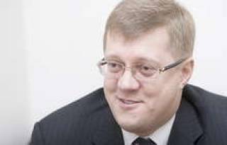Дмитрий Трофимов: “Мы предлагаем ввести реверсную систему уплаты НДС. После ее введения в деревообрабатывающей промышленности мошенничества с этим налогом практически исчезли”.