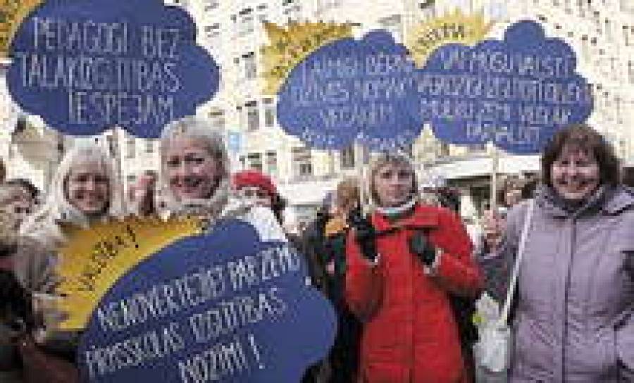 Пока  учительские протесты были вполне политкорректными.