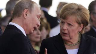 Президент России Владимир Путин (слева) и канцлер Германии Ангела Меркель (справа).