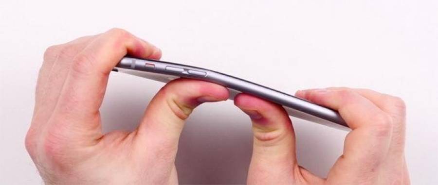 Гнущиеся айфоны расстроили поклонников Apple