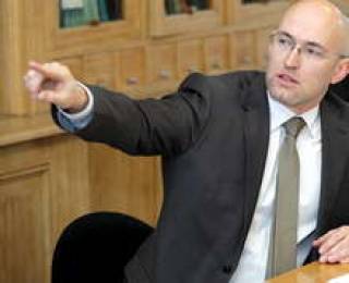 Министр экономики Даниэль Павлютс потребовал к 15 февраля подготовить ему отчет о деятельности отрасли быстрых кредитов.