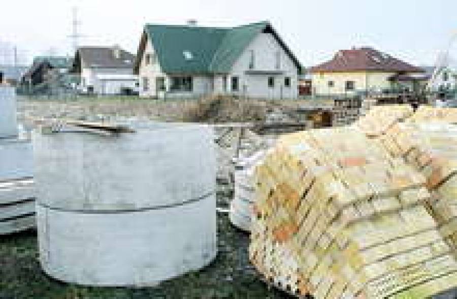 Поселковый бизнес, по признанию экспертов, умер, что негативно отразилось на обслуживании незавершенных проектов, где часть коттеджей уже нашла владельцев.