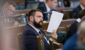 Министр экономики Витенбергс решил перейти из партии &quot;KPV LV&quot; в Национальное объединение
