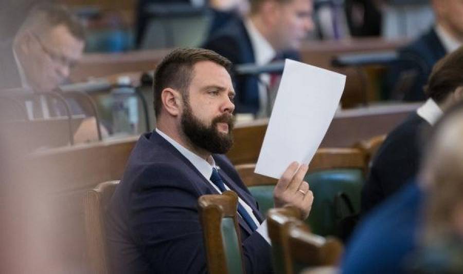 Министр экономики Витенбергс решил перейти из партии &quot;KPV LV&quot; в Национальное объединение