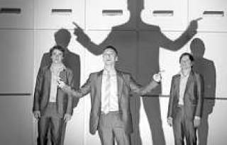 Психологам приходится разруливать и эмоциональные конфликты: его участников отправляют работать в разные подразделения.