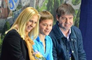 Денис Васильев с тренерами Ингридой Сниескиене и Алексеем Урмановым.