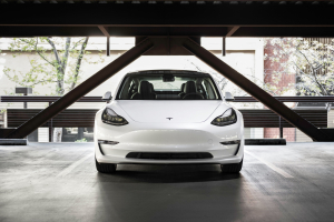 Tesla увеличила выручку и продажи, но прибыль компании все равно сократилась