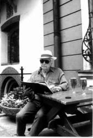 Юрий ЛЮБИМОВ пьет &quot;Алдарис&quot; на Яуниела, делая вид, что это не он. 