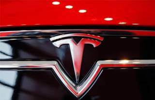 Tesla показала &quot;бюджетный&quot; авто Model S