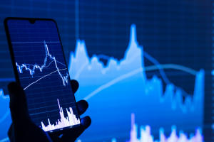 Финансовые рынки реагируют на войну: нефть вверх, акции вниз