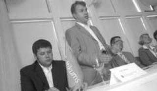  Председатель совета AK Baltikums Александр ПЕШКОВ (справа) и председатель правления Baltikums Asset Management Ралф ДРЕСКА.