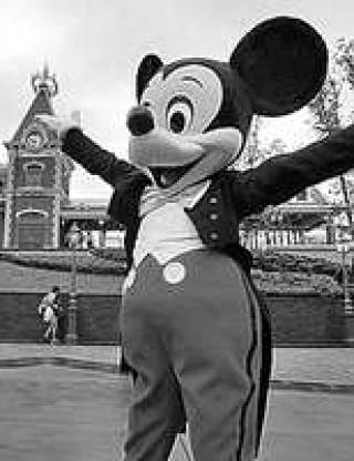 В Walt Disney улыбаются только мультяшные герои.