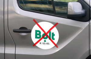 В Риге несколько сотен таксистов протестуют против политики Bolt