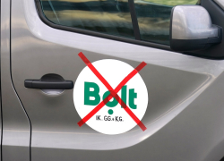 В Риге несколько сотен таксистов протестуют против политики Bolt