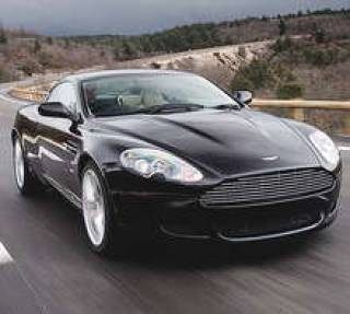 Главный подозреваемый разъежал на Aston Martin.