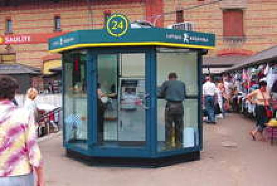 Клиент Latvijas KrЊjbanka хочет взыскать с кредитного учреждения 50 тыс. латов.