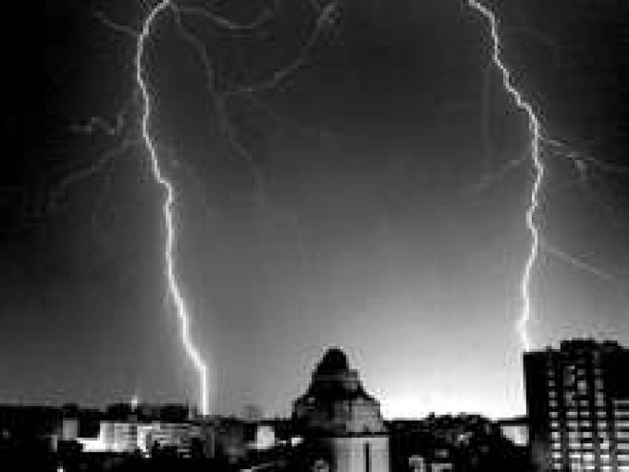 Грозы в Латвии могут не бояться лишь жители новых и отремонтированных многоэтажек.