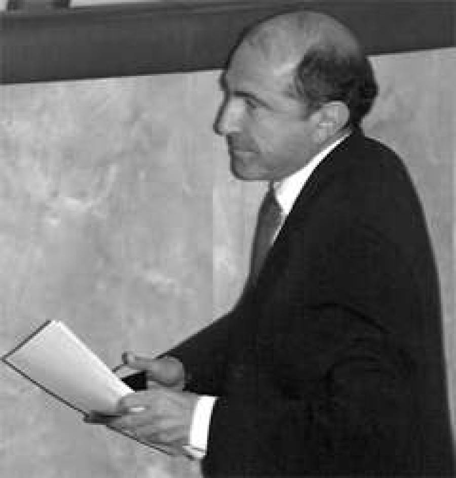 Прощается, но не уходит