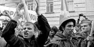 Бронзовый солдат выгоняет транзит