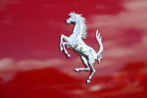 Ferrari, Bentley и Lamborghini: спрос на роскошные авто в Латвии растёт