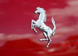 Ferrari, Bentley и Lamborghini: спрос на роскошные авто в Латвии растёт