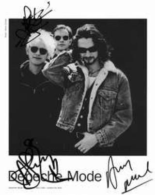 Depeche Mode пока не знают, что их последний альбом Ultra стал бестселлером прошлого года в Латвии. 