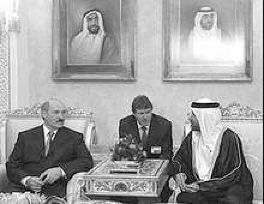 Президент ОАЭ шейх Халифа бен Заид Аль Нахайян встретил А.Лукашенко на высшем уровне.