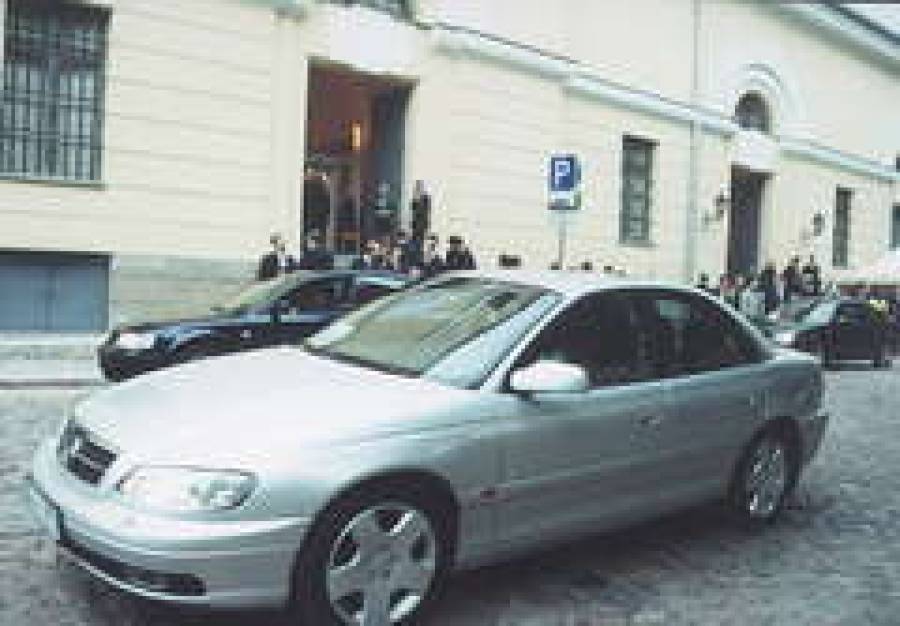 Сын министра сообщения заправит машины депутатов