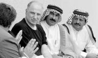 Руками Ахмеда Чалаби (второй слева) иранская разведка заманила Вашингтон в иракский капкан.