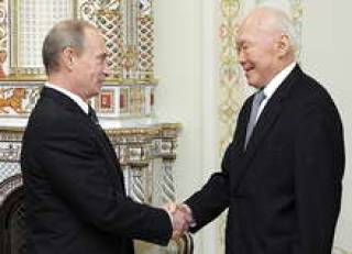 Встречаясь с автором сингапурского чуда Ли Кван Ю, В.Путин на чудо в России не надеялся.