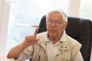 Ян ОФМАНИС, доктор экономических наук, профессор.