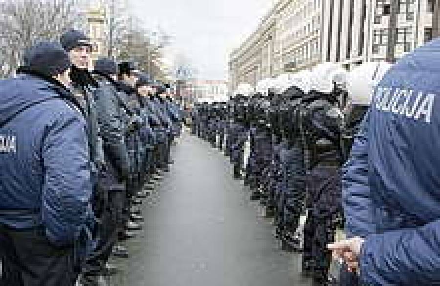 Полиция подавила экстремистов массой