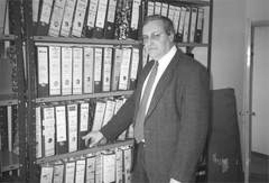 Охотник за наци не остановится на полпути.Эфраим Зурофф не верит в искренность латвийских властей.