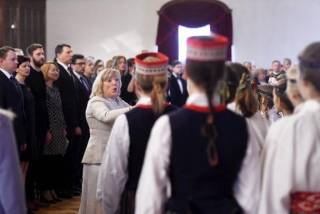 Латвийцы хотят &quot;сидеть на шее&quot; у государства. Так выгоднее!
