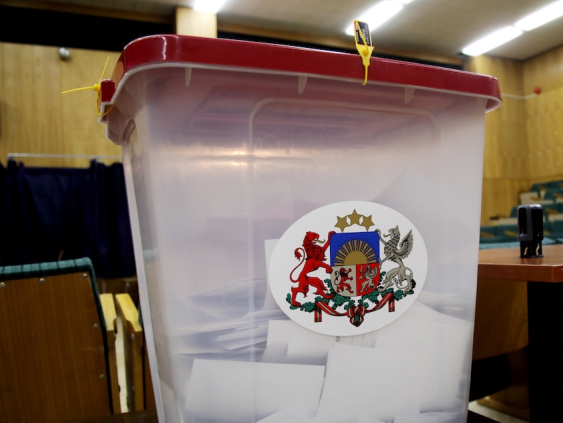 На предстоящих осенью выборах в Сейм подсчет голосов будет вестись вручную