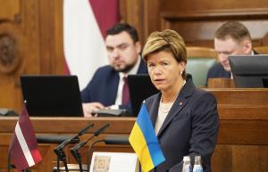 Браже назвала экономику России падающим карточным домиком
