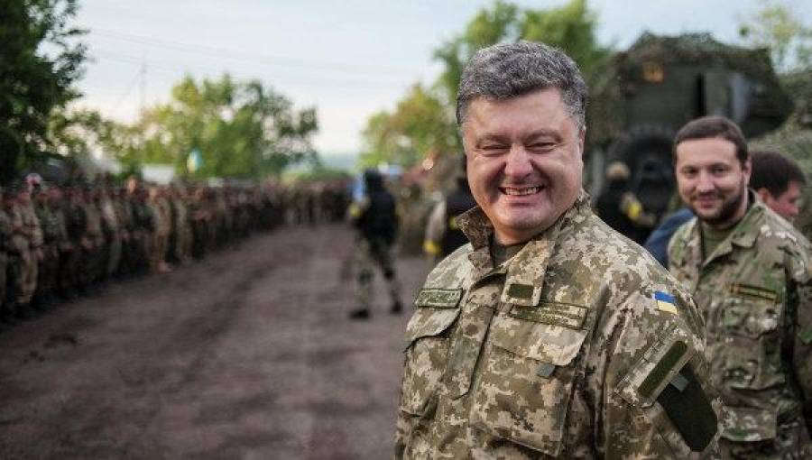 Порошенко рвет с советской армией: младшие лейтенанты заменяются на хорунжих