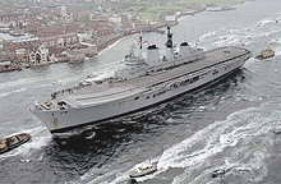 Флагманское судно ВМФ Великобритании HMS Ark Royal будет досрочно снято с вооружения.