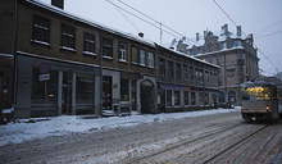 Люди в домах на улице Матиса вынуждены жить при свечах.