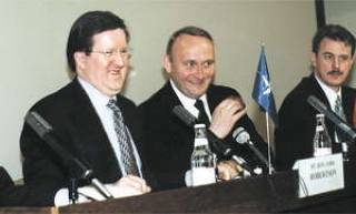  Д.РОБЕРТСОН, И.БЕРЗИНЬШ и Г.КРИСТОВСКИС довольны. 