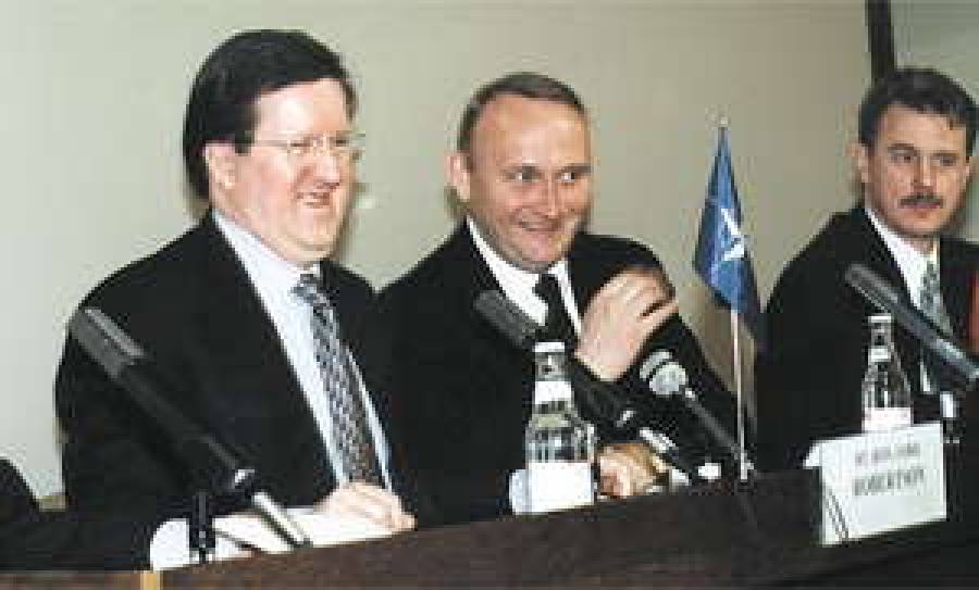  Д.РОБЕРТСОН, И.БЕРЗИНЬШ и Г.КРИСТОВСКИС довольны. 