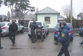 Полиция сейчас разбирается, кто впутал ее в разборки предпринимателей.