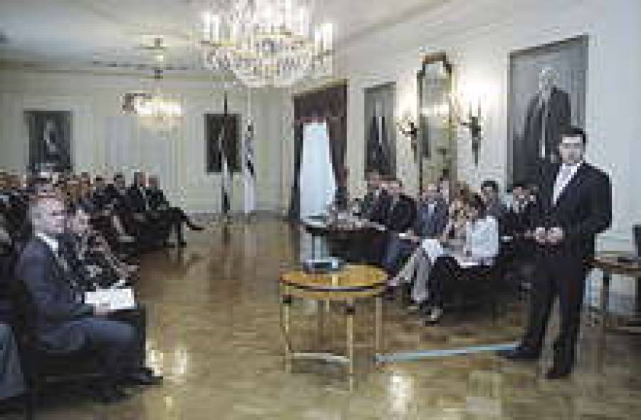 Домбровскис рассказал бизнесменам, как вскоре повысит НДС.