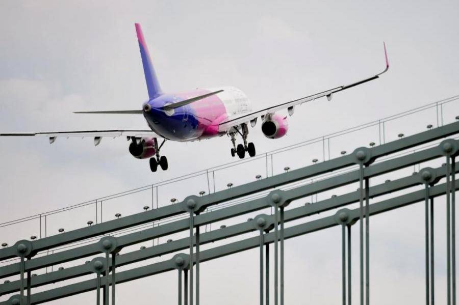 &quot;Wizz Air&quot; закроет базу в аэропорту &quot;Рига&quot;